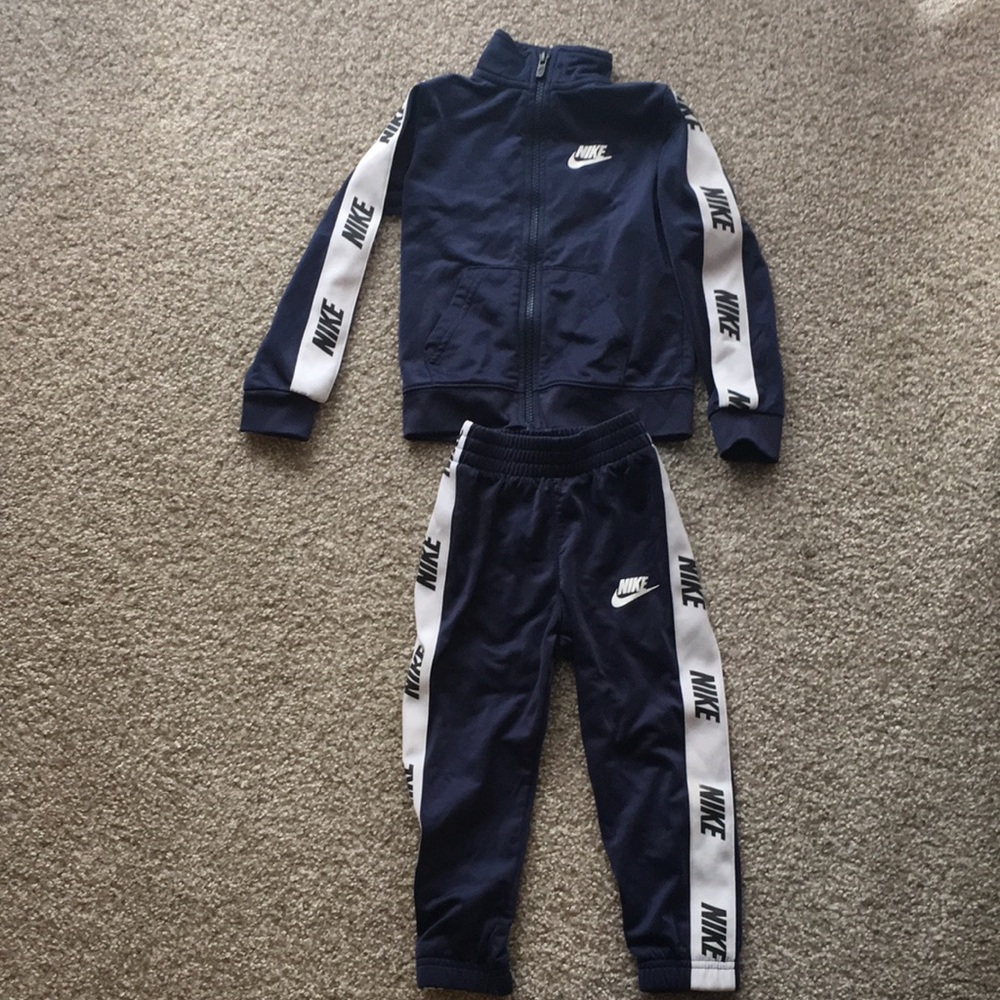 Nike 2 piece matching set “track suit” 3T
